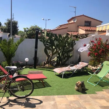 Casa Acogedora De 2 Plantas