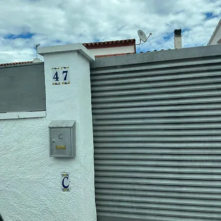 Casa Acogedora De 2 Plantas